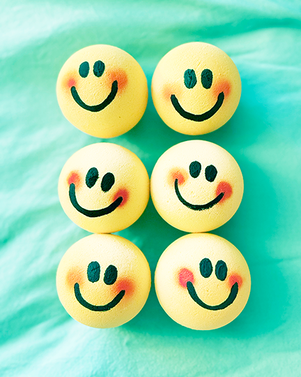 Bombe de bain artisanale pour enfants : parfum banane, visage souriant